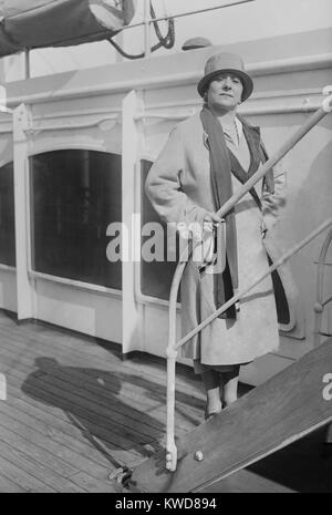 Helena Rubenstein international berühmten Kosmetik business Tycoon, Ca. 1925. Sie war auf dem Ozeanriesen in New York City. (BSLOC 2015 17 176) Stockfoto