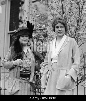 Alva Vanderbilt Belmont und Clare Boothe, 28. April 1923. Vor der Ehe stand George Tuttle Brokaw, arbeitete sie für die Partei der Nationalen Frau in Washington, D.C. (BSLOC 2015 17 180) Stockfoto