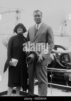 African American heavyweight Boxer Harry Wills und seine Frau, Ca. 1925. Wills war als Nummer eins Herausforderer für die Meisterschaft geordnet. In den 1920er Jahren, viele weiße Kämpfer verweigert Schwarzen zu kämpfen. Jack Dempsey und Wills unterzeichnete einen Vertrag für ein 1926 der Kampf, aber die Finanzen zusammengebrochen, Abbrechen der Kampf. (BSLOC 2015 17 82) Stockfoto