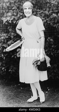 Susanne Lenglen, französische Tennisspielerin der 20er Jahre. Sie dominierten Tennis: Amateur Frauen vom Ende des ersten Weltkrieges bis 1926, als sie professionelle gedreht. (BSLOC 2015 17 99) Stockfoto