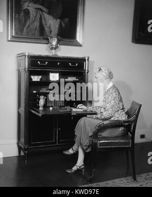 First Lady Lou Hoover graduierte von der Universität Stanford und Sprachen Chinesisch. Im Weißen Haus, Herbert und Lou Hoover würde in Chinesisch sprechen Lauscher zu entziehen. Ca. 1928-1932. (BSLOC 2015 16 55) Stockfoto