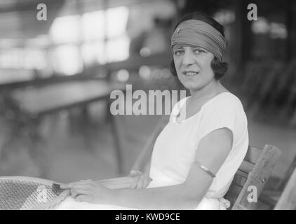 Susanne Lenglen, französische Tennisspielerin in Forest Hills, New York City. Sie gewann die US-Singles Meisterschaft 1921. (BSLOC 2015 17 100) Stockfoto