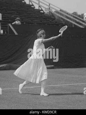 Susanne Lenglen, französische Tennisspielerin in Forest Hills, New York City. Sie gewann die US-Singles Meisterschaft 1921. (BSLOC 2015 17 102) Stockfoto