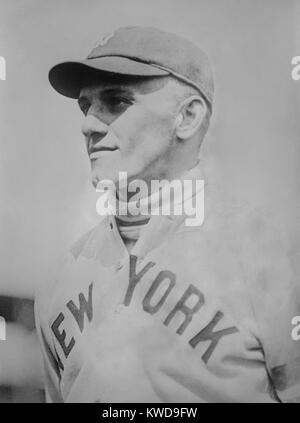 George Halas als New York Yankee im Jahre 1919. Er spielte 12 Spiele als outfielder, bis er von einem hip Verletzungen an den Rand gedrängt wurde. Er wechselte seine Aufmerksamkeit auf Fußball und gründete die National Football League und die Chicago Bears in den frühen 1920er Jahren. (BSLOC 2015 17 130) Stockfoto