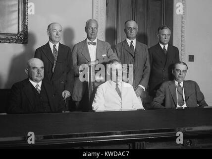 Amerikanische Reparationen Kommission, 25. Juni 1929. Sie ausgehandelt eine Einigung unter den europäischen Nationen für Anpassung der deutschen Reparationszahlungen. Vorne, L-R: J. Pierpont Morgan jr., Sec. Henry Stimson, und Owen D. Jung. Zurück, L-R: Thomas W. Lamont, (BSLOC 2016 8 21) Stockfoto