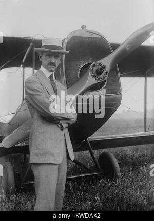 Glenn Curtiss, amerikanischer Pionier der Luftfahrt, Flyer und Designer der frühen Flugzeuge, C. 1915. Von 1909 bis 1917, Curtiss, die in einem Patent Kampf mit den Gebrüdern Wright, dauerten bis zum Patent die Wrights' 1917 (BSLOC 2016 10 139 abgelaufen) Stockfoto