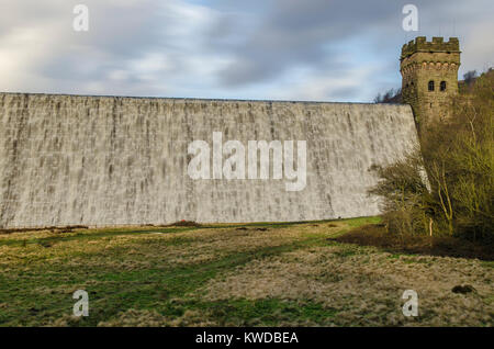 Die Derwent Dam in Derbyshire Peak District Stockfoto