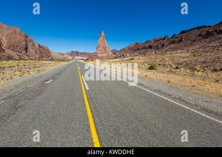 Landschaft und Aussicht auf die Ausläufer der Felsen in der Nähe RN 25, National Highway 25, Patagonien, Argentinien Stockfoto