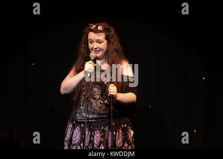 Komiker, Ashley Storrie, auch bei der Voodoo Zimmer. Am 8. August 2014, beim Edinburgh Festival Fringe, Edinburgh, Schottland Stockfoto