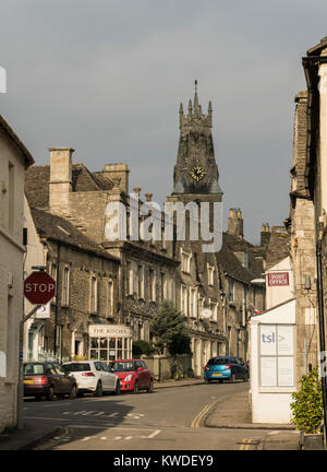 Blick auf die Pfarrkirche der Heiligen Dreifaltigkeit in Minchinhampton, Gloucestershire, UK. Minchinhampton ist eine antike Stadt in der Nähe von Stroud, Großbritannien Stockfoto