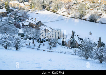 Naunton Dorf im Schnee im Dezember. Naunton, Cotswolds, Gloucestershire, England Stockfoto