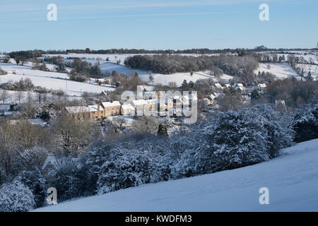 Naunton Dorf im Schnee im Dezember. Naunton, Cotswolds, Gloucestershire, England Stockfoto