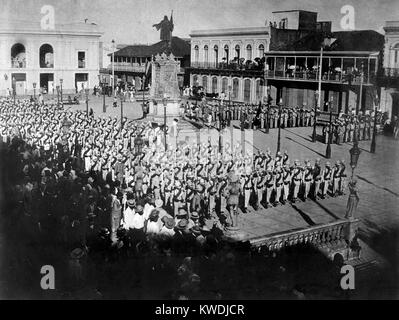 Spanische Truppen verlassen Mayagues, die amerikanischen Streitkräfte an Hormiguero, Puerto Rico zu engagieren. August 10, 1898. Sie zahlenmäßig die US-Truppen in einen Hinterhalt überraschen. Nachdem die Amerikaner erholt, die spanischen Truppen zogen sich nach Norden. Mayaguez wurde am nächsten Tag während der spanisch-amerikanische Krieg (BSLOC 2017 10 54) erfasst Stockfoto