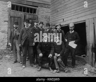 Newspapermen in Johnstown, Pennsylvania, die Berichterstattung über die Flut von 31. Mai 1889. Unter ihnen sind Ervin Wardman, W.J. Kenney, Richard A. Farrelly, und Charles E. Russell (BSLOC 2017 17 79) Stockfoto