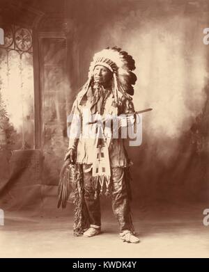 Chief American Horse, Oglala Division von Lakota, eine progressive Native American. Er war ein Scout für die US-Armee, gegen die Große Sioux Krieg von 1876-1877, sowie die Ghost Dance Bewegung von 1890. Er unterzeichnete das Land Verkauf Vertrag von 1889 und sandte seinen Sohn in die Carlisle Indian School. 1898 Foto von Frank A. Rinehart (BSLOC 2017 18 48) Stockfoto