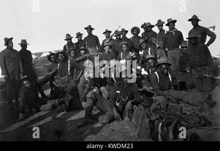 Afrikanische amerikanische Soldaten, die sich in der Quarantäne im Camp Wikoff, Montauk, mit 20.000 anderen Veteranen. Nach dem spanisch-amerikanischen Krieg, viele waren in der Wiederherstellung von Schlacht Wunden, Gelbfieber, Malaria und Typhus. Die Quarantäne dauerte von Mitte August bis Ende Oktober, 1898 und beinhaltete Theodore Roosevelts Rough Riders (BSLOC 2017 10 25) Stockfoto