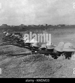 Kubaner Soldaten in ihren Schützengräben in Pinar del Rio, die westlichste Provinz von Kuba, Ca. 1899 (BSLOC 2017 10 44) Stockfoto