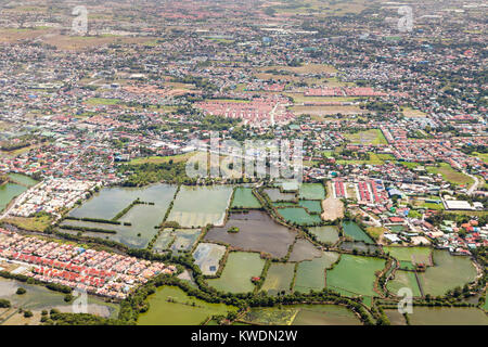 Manila Vorort, Blick aus dem Flugzeug, Philippinen Stockfoto