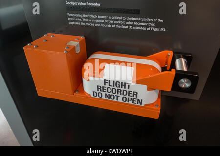 Replica Cockpit Voice Recorder (Black Box) auf der Anzeige im Flug 93 National Memorial Site Visitor Centre in der Nähe von Shanksville, PA, United States. Stockfoto