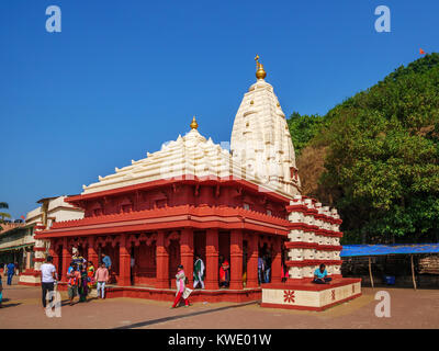 Ratnagiri, Indien - Dezember 28, 2017: Unbekannter touristische an Lord Ganesha Tempel in Ganpatipule, einer kleinen Stadt in der ratnagiri Bezirk auf t entfernt Stockfoto