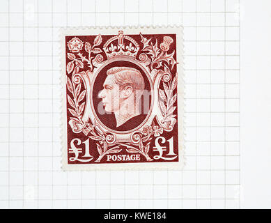 Eine Minze König George VI £ 1 braun Stempel der 1939-48 Ausgabe aus einer Sammlung von britische Briefmarken. Stockfoto