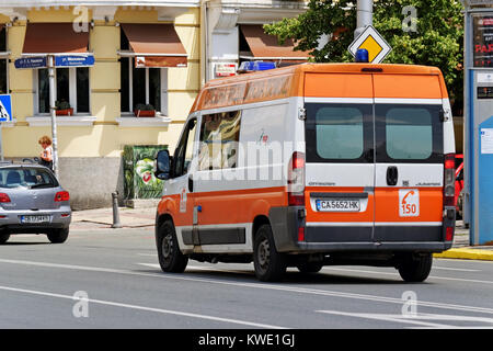 Sofia, Bulgarien - 04. Juli 2017: Krankenwagen reagiert auf einen Notruf aus. Die nationale Nummer im Notfall anrufen ist 112. Stockfoto