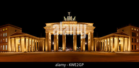 Panorama-aufnahme des Brandenburger Tor im Winter. Stockfoto