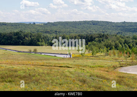 Der Flug 93 National Memorial Site Visitor Centre in der Nähe von Shanksville, Pennsylvania, USA. Blick vom Besucherzentrum zu Website abstürzen. Stockfoto