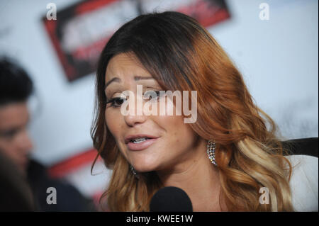 NEW YORK, NY - AUGUST 19: TV-Persönlichkeit Jenni "JWoww" Farley besucht die "Jersey Shore Massaker" New York Premiere bei AMC Lincoln Square Theater am 19. August 2014 in New York City. Personen: Jenni Farley Stockfoto