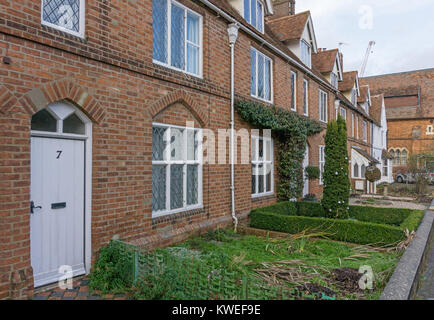 Eine Terrasse von denkmalgeschützten Häusern in New Street, Stony Stratford, UK, Stockfoto