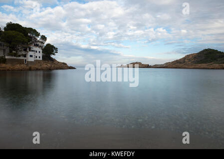 Die Bucht Sa Tuna in Begur, Costa Brava, Girona, Katalonien Stockfoto