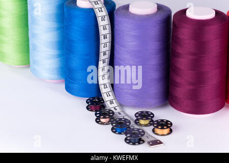Maßgeschneiderte Versorgung; Garne Spulen, mesure und Rollen Stockfoto