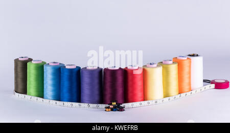Maßgeschneiderte Versorgung; Garne Spulen, mesure und Rollen Stockfoto
