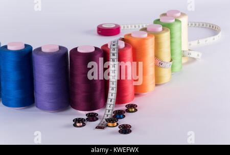 Maßgeschneiderte Versorgung; Garne Spulen, mesure und Rollen Stockfoto