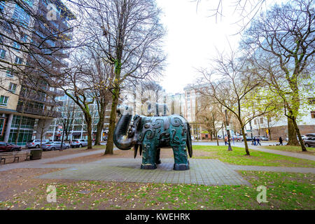 Portland, Oregon, Vereinigte Staaten - 19. Dez 2017: Elephant Statue in Pearl District, Altstadt Chinatown, Portland, Oregon.