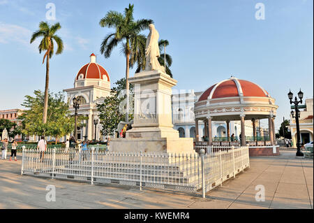 CIENFUEGOS, Kuba, 8. Mai 2009. Die Statue von Jose Marti im zentralen Teil von Cienfuegos, Kuba, am 8. Mai 2009. Stockfoto