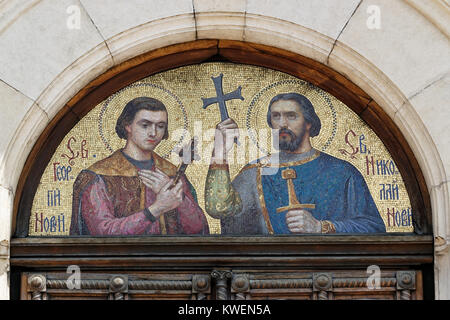 Heiligen Georg und Nikolaus herrlichen venezianischen Mosaiken über der Tür der Alexander-Newski-Kathedrale in Sofia, Bulgarien Stockfoto