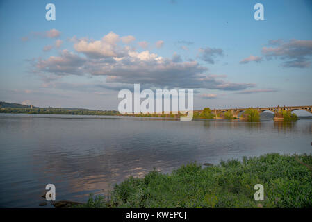 Veterans Memorial Brücke über den Susquehanna River zwischen Wrightsville PA und Kolumbien PA Stockfoto