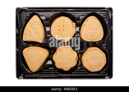 Eine Dose M&S alle Butter Shortbread gebackene in Edinburgh auf weißem Hintergrund Stockfoto