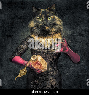 Menschliche Körper mit cat Head hybrid Kreatur holding Dekanter mit Getränk auslaufen. Stockfoto