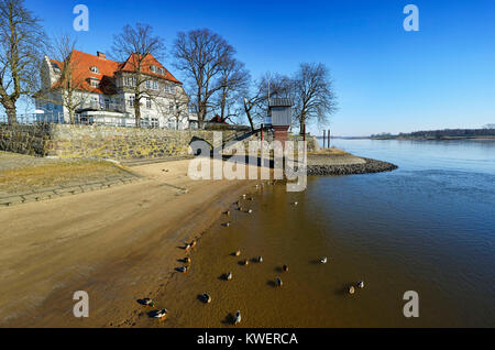 Zollenspieker Fähre Bootshaus an der Elbe in Kirchwerder, 4 und sumpfige Land, Hamburg, Deutschland, Europa, Zollenspieker Faehrhaus an der Elbe in Kirchwe Stockfoto