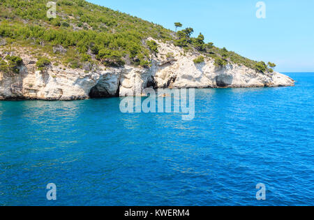 Sommer felsigen Küste Baia Di Campi Vieste auf der Halbinsel Gargano, Apulien, Italien Stockfoto