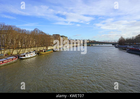 Blick auf die Pont de l'Alma, eine Brücke über die Seine in Paris, Frankreich Stockfoto