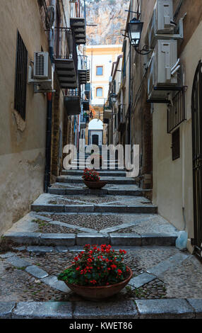 Blick auf die Altstadt von Cefalù, Palermo, Sizilien, Italien. Stockfoto