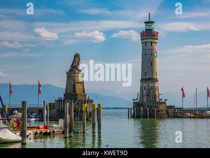 Port Eingang des Hafens in der Stadt Lindau am Bodensee oder Bodensee in Süddeutschland Stockfoto