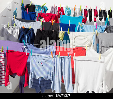 Waschen trocknen auf der Wäscheleine Stockfoto