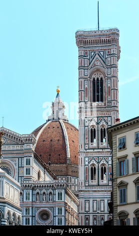 Kathedrale von Santa Maria Del Fiore (Duomo di Firenze) Fassade, Dom und Giottos Campanile (Glockenturm) teil. Florenz die Hauptstadt der Toskana Regi Stockfoto