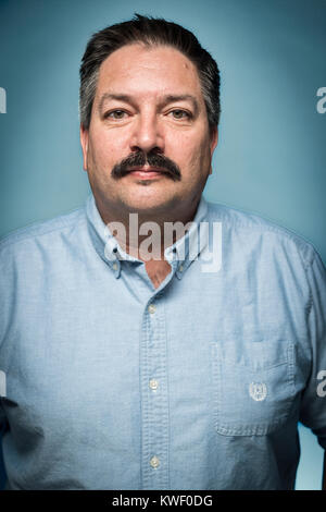 Randy Bryce, der demokratische Kandidat für die Wisconsin 1 Kongreßbezirk. Er ist eine eiserne Arbeiter, Union, und als "das Bügeleisen Stache bekannt." Stockfoto