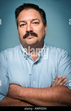 Randy Bryce, der demokratische Kandidat für die Wisconsin 1 Kongreßbezirk. Er ist eine eiserne Arbeiter, Union, und als "das Bügeleisen Stache bekannt." Stockfoto