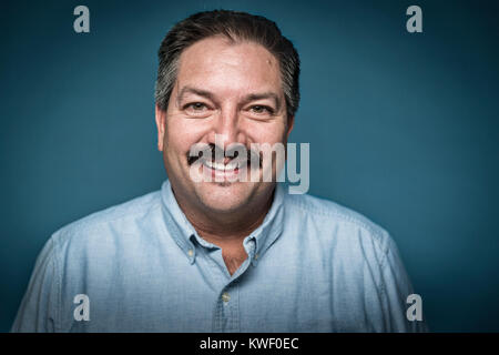 Randy Bryce, der demokratische Kandidat für die Wisconsin 1 Kongreßbezirk. Er ist eine eiserne Arbeiter, Union, und als "das Bügeleisen Stache bekannt." Stockfoto